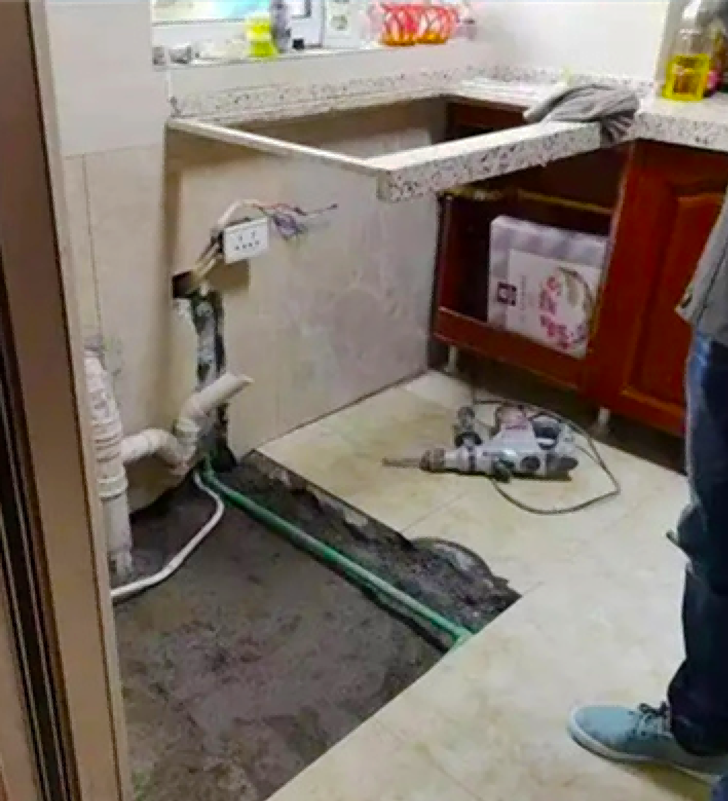 厨房漏水维修